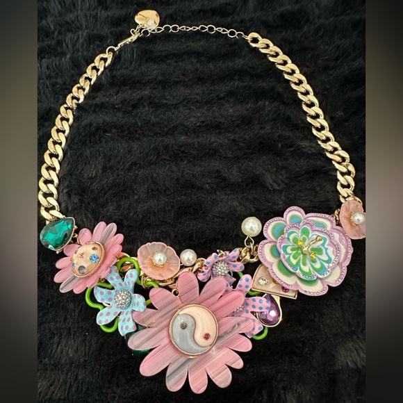 NWOT! Betsey Johnson | Flower Drama Bib Necklace - Picture 9 of 12